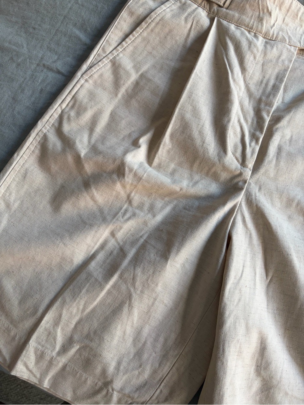 Acne Studios Cotton-Linen Belted Bermuda Shorts, Size 34 - Picture 5 of 14